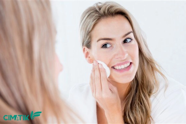 پاک کردن آرایش صورت