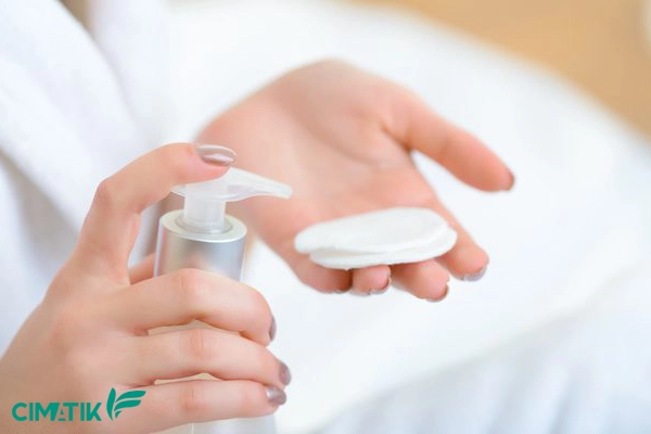 پاک کردن آرایش لب